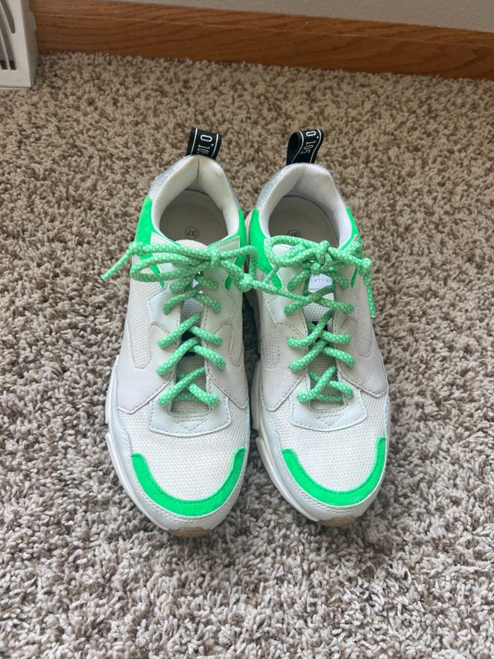 Zero Cent Cinq Size EU37 Green, White, and Silver Fashionable Sneakers